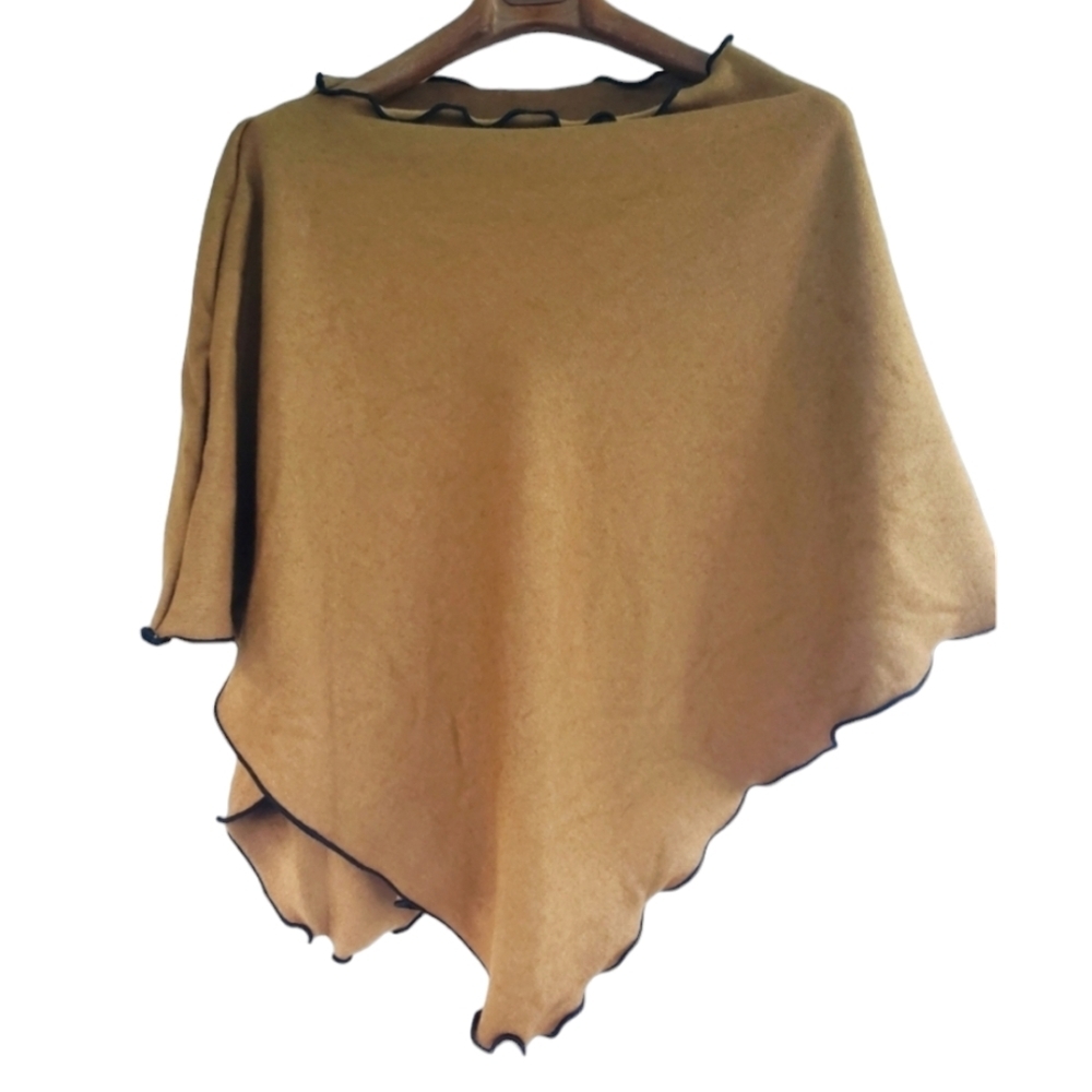 Vintage Women's Reversible Poncho. Camel color. One size. - Picture 12 of 12